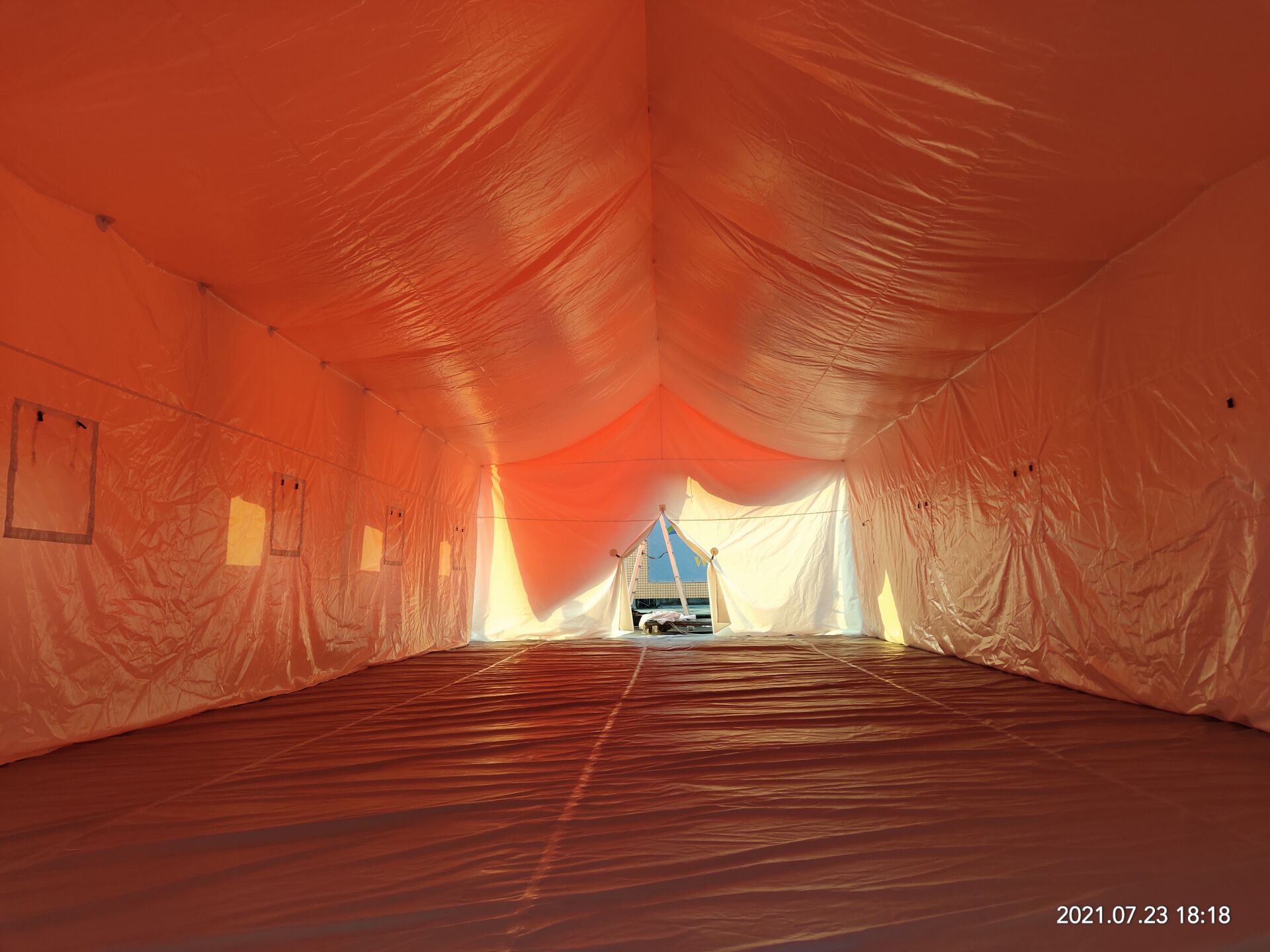 Rapid deployment tent