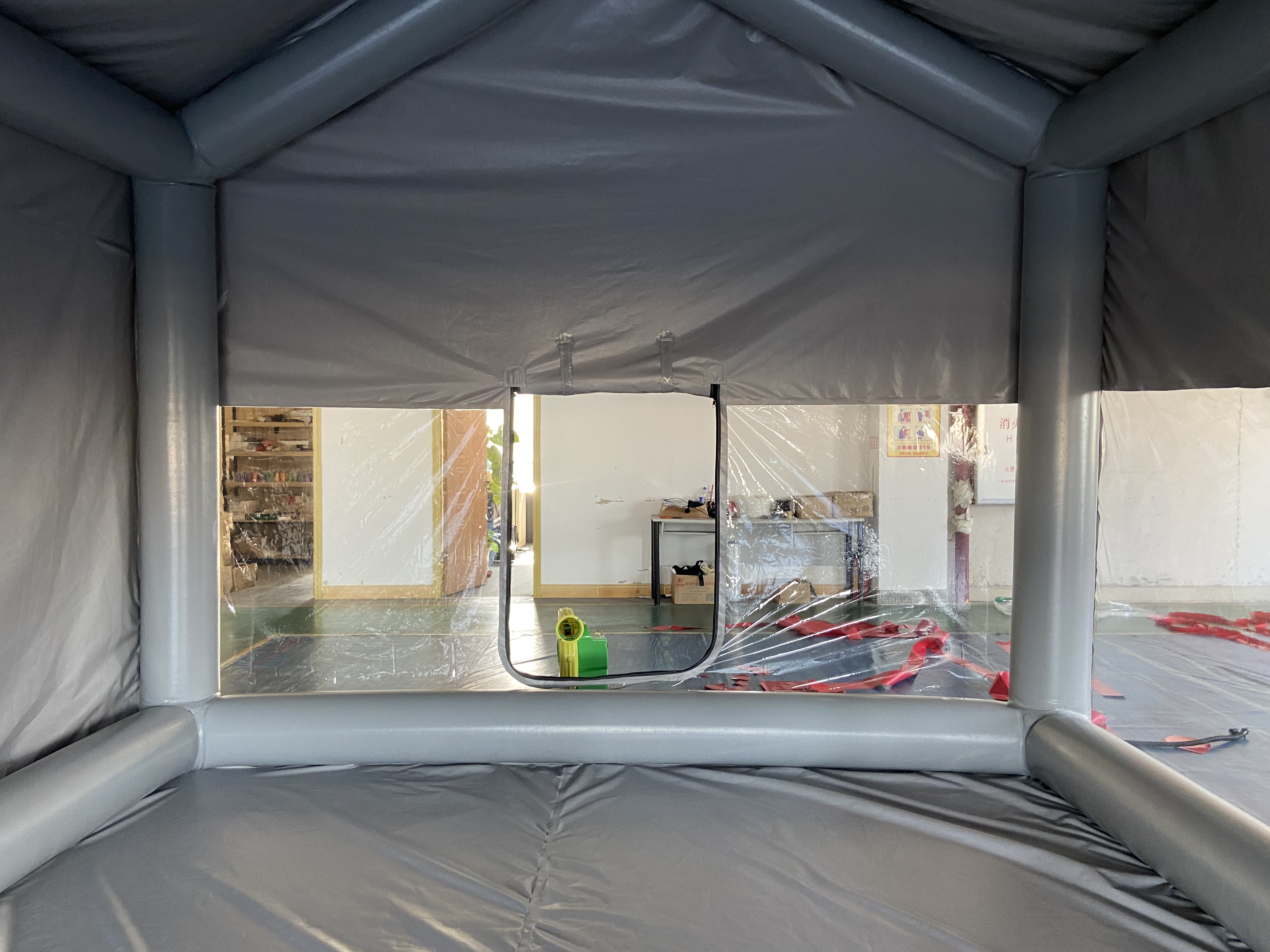 Quick setup inflatable pool cover