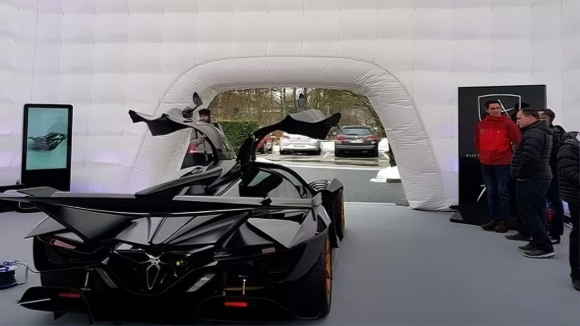 Customizable Inflatable Cube