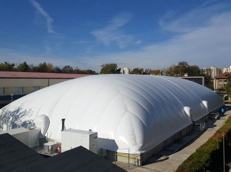 temporary pool enclosure