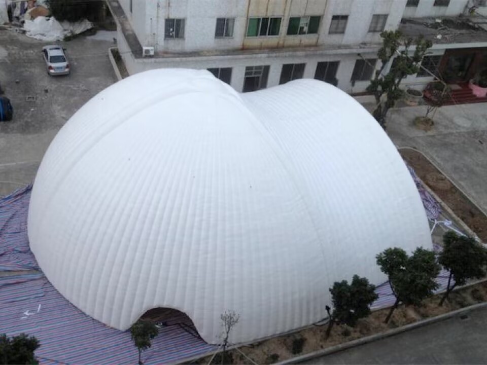 Inflatable aircraft hangars